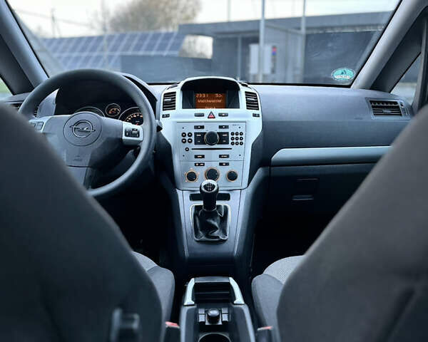 Серый Опель Зафира, объемом двигателя 1.6 л и пробегом 181 тыс. км за 6500 $, фото 55 на Automoto.ua