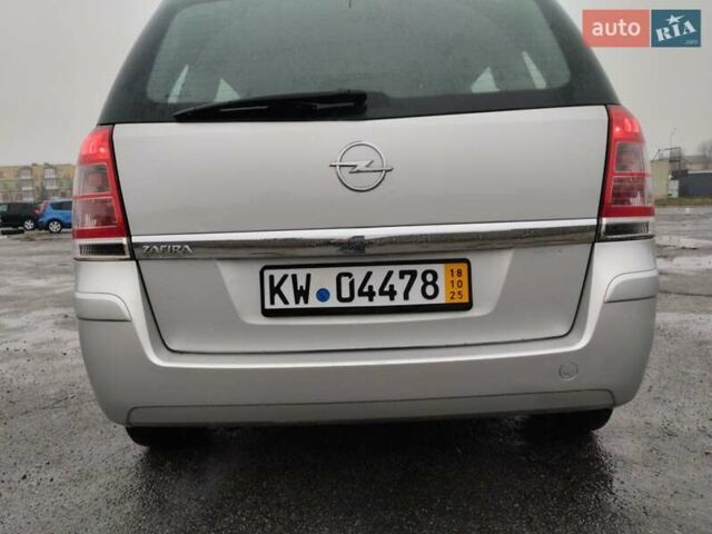 Серый Опель Зафира, объемом двигателя 1.8 л и пробегом 247 тыс. км за 6900 $, фото 2 на Automoto.ua