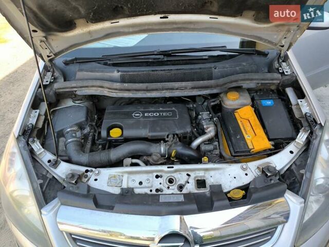 Серый Опель Зафира, объемом двигателя 1.7 л и пробегом 386 тыс. км за 5600 $, фото 9 на Automoto.ua