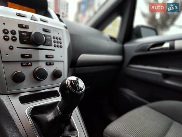 Серый Опель Зафира, объемом двигателя 1.7 л и пробегом 268 тыс. км за 4990 $, фото 37 на Automoto.ua