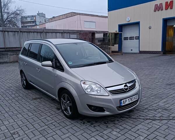 Серый Опель Зафира, объемом двигателя 1.8 л и пробегом 210 тыс. км за 7600 $, фото 2 на Automoto.ua