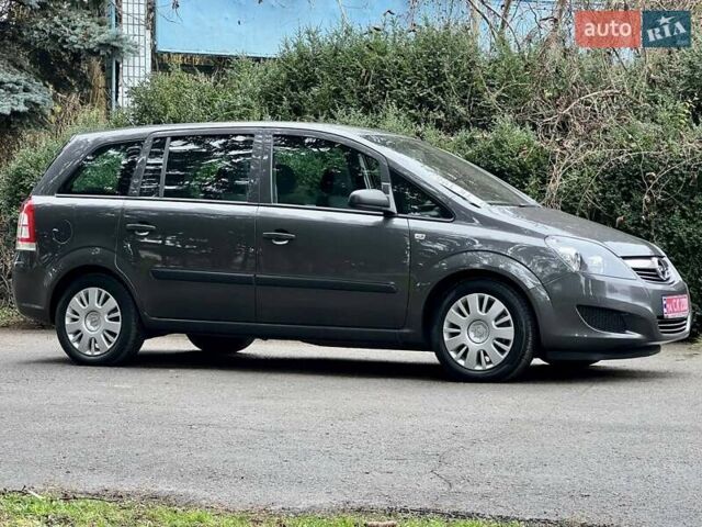 Серый Опель Зафира, объемом двигателя 1.6 л и пробегом 208 тыс. км за 6550 $, фото 3 на Automoto.ua