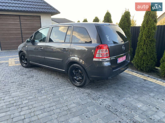 Серый Опель Зафира, объемом двигателя 1.8 л и пробегом 250 тыс. км за 6800 $, фото 4 на Automoto.ua