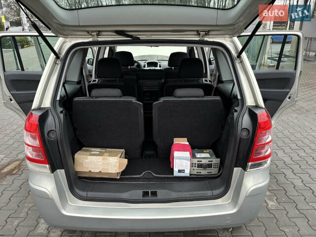 Серый Опель Зафира, объемом двигателя 1.8 л и пробегом 146 тыс. км за 7500 $, фото 11 на Automoto.ua