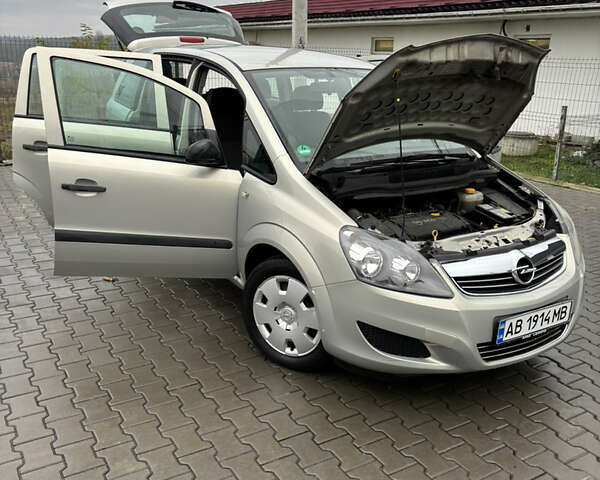Серый Опель Зафира, объемом двигателя 1.8 л и пробегом 146 тыс. км за 7500 $, фото 2 на Automoto.ua