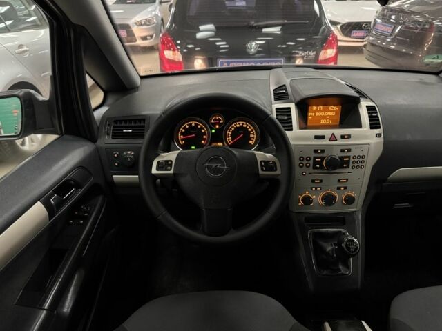 Серый Опель Зафира, объемом двигателя 1.8 л и пробегом 204 тыс. км за 6000 $, фото 12 на Automoto.ua