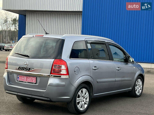 Серый Опель Зафира, объемом двигателя 1.7 л и пробегом 242 тыс. км за 6399 $, фото 7 на Automoto.ua