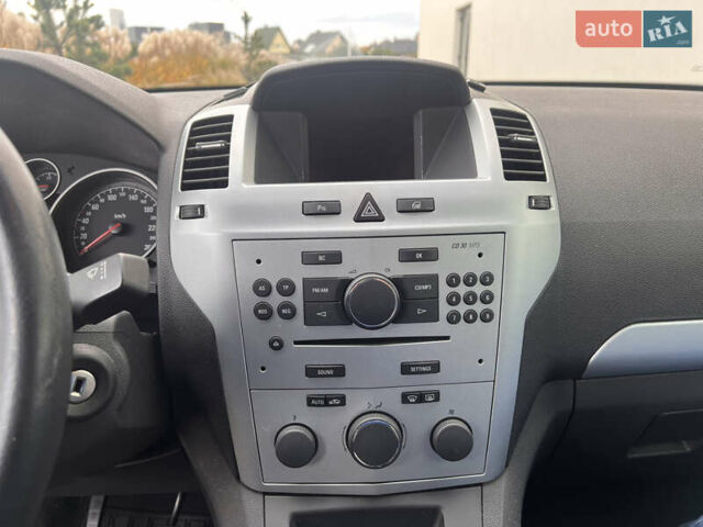 Серый Опель Зафира, объемом двигателя 1.8 л и пробегом 196 тыс. км за 5900 $, фото 18 на Automoto.ua