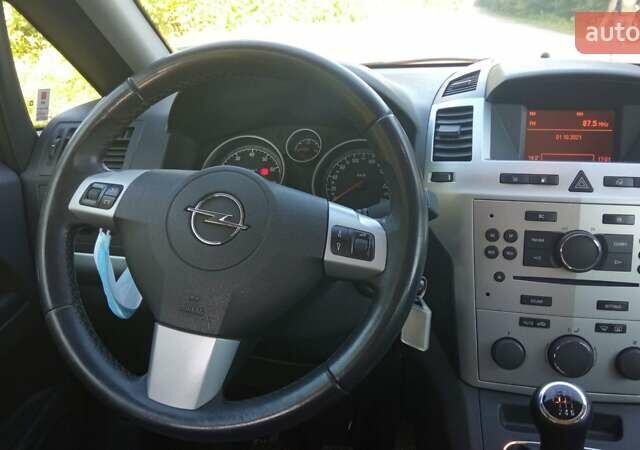 Серый Опель Зафира, объемом двигателя 1.6 л и пробегом 200 тыс. км за 6500 $, фото 5 на Automoto.ua