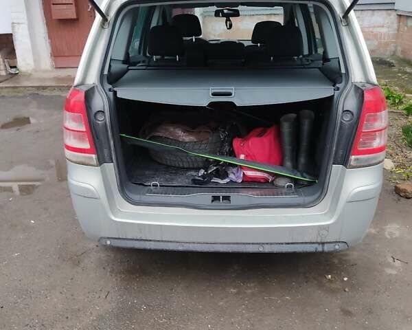 Сірий Опель Зафіра, об'ємом двигуна 1.6 л та пробігом 231 тис. км за 5500 $, фото 3 на Automoto.ua