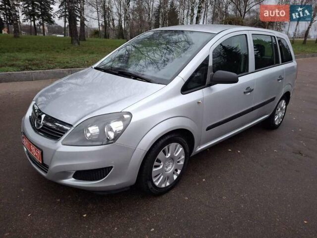 Серый Опель Зафира, объемом двигателя 1.6 л и пробегом 190 тыс. км за 5600 $, фото 2 на Automoto.ua