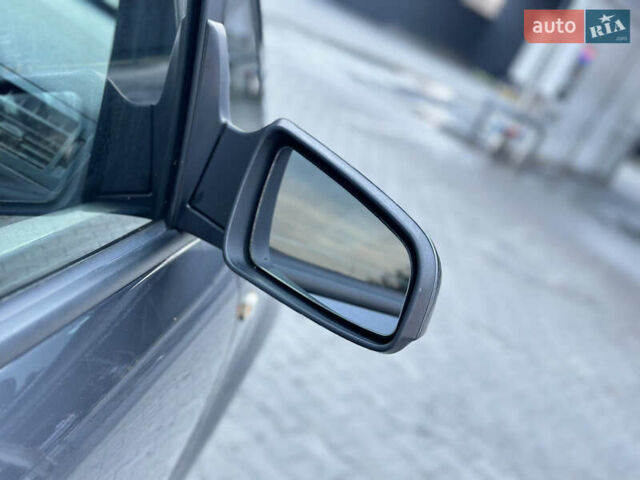 Серый Опель Зафира, объемом двигателя 1.6 л и пробегом 181 тыс. км за 6500 $, фото 31 на Automoto.ua