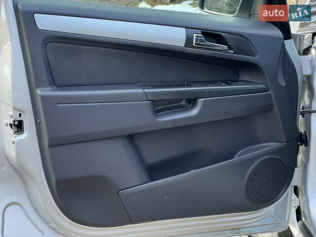 Серый Опель Зафира, объемом двигателя 1.69 л и пробегом 290 тыс. км за 6250 $, фото 23 на Automoto.ua