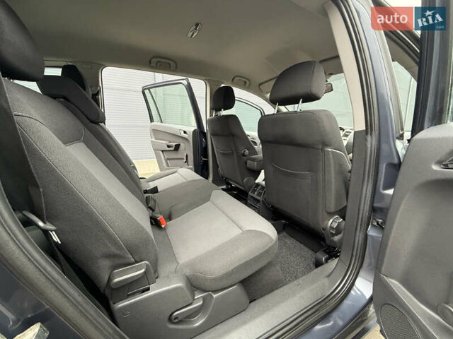 Серый Опель Зафира, объемом двигателя 1.6 л и пробегом 212 тыс. км за 6350 $, фото 41 на Automoto.ua