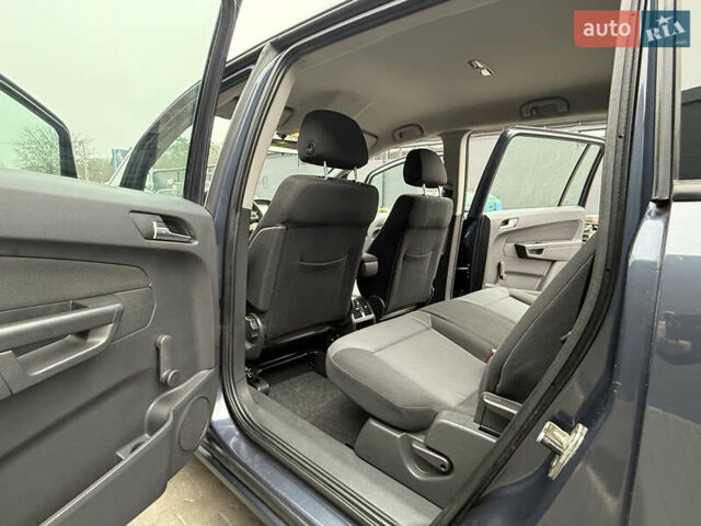 Серый Опель Зафира, объемом двигателя 1.6 л и пробегом 212 тыс. км за 6350 $, фото 38 на Automoto.ua