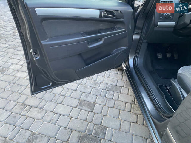 Серый Опель Зафира, объемом двигателя 1.8 л и пробегом 250 тыс. км за 6800 $, фото 28 на Automoto.ua