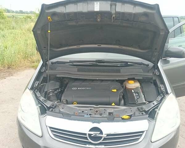 Серый Опель Зафира, объемом двигателя 1.9 л и пробегом 256 тыс. км за 7800 $, фото 4 на Automoto.ua