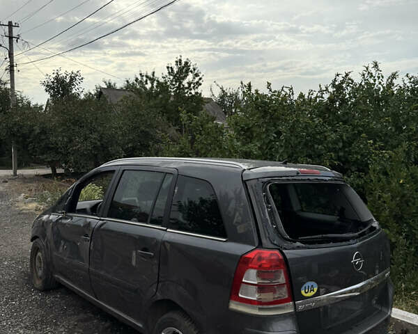Серый Опель Зафира, объемом двигателя 1.7 л и пробегом 213 тыс. км за 1500 $, фото 4 на Automoto.ua