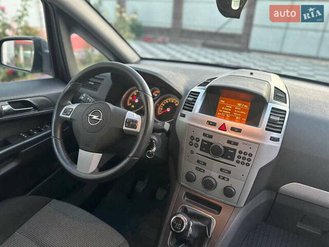 Серый Опель Зафира, объемом двигателя 1.69 л и пробегом 248 тыс. км за 6700 $, фото 9 на Automoto.ua