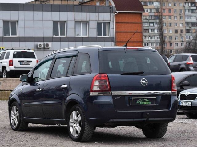 Серый Опель Зафира, объемом двигателя 1.7 л и пробегом 189 тыс. км за 6550 $, фото 3 на Automoto.ua