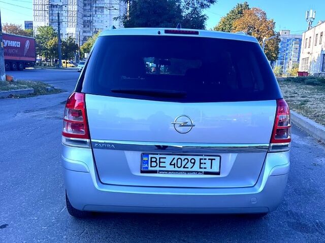 Серый Опель Зафира, объемом двигателя 1.6 л и пробегом 207 тыс. км за 6499 $, фото 3 на Automoto.ua