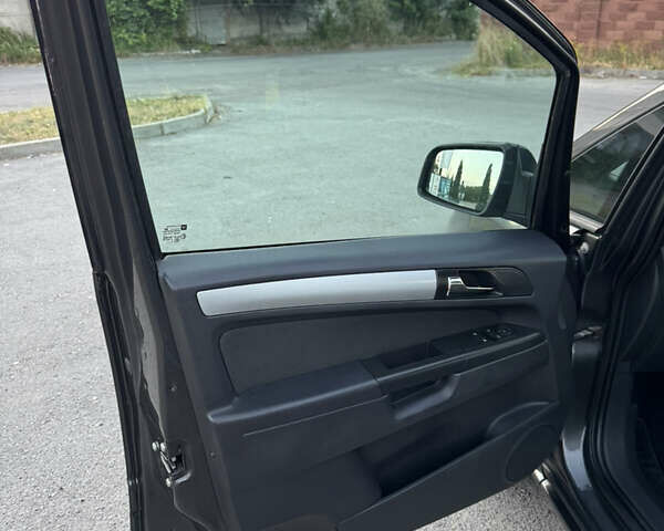 Серый Опель Зафира, объемом двигателя 1.9 л и пробегом 254 тыс. км за 7700 $, фото 15 на Automoto.ua