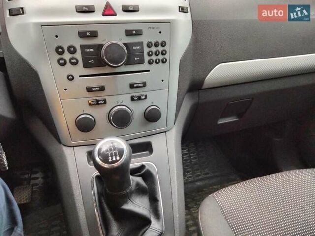 Серый Опель Зафира, объемом двигателя 1.7 л и пробегом 295 тыс. км за 5900 $, фото 12 на Automoto.ua