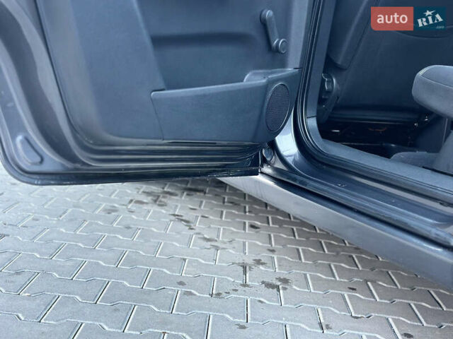 Серый Опель Зафира, объемом двигателя 1.6 л и пробегом 181 тыс. км за 6500 $, фото 53 на Automoto.ua