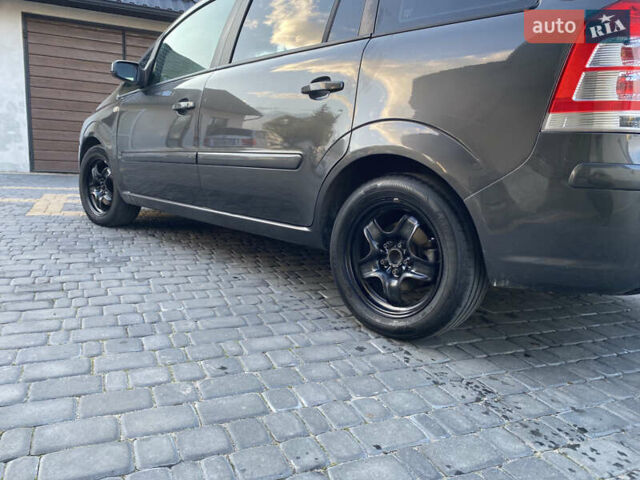 Серый Опель Зафира, объемом двигателя 1.8 л и пробегом 250 тыс. км за 6800 $, фото 5 на Automoto.ua