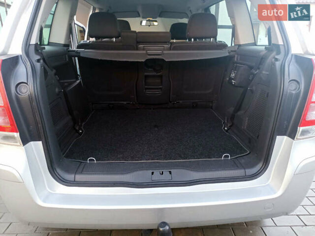 Серый Опель Зафира, объемом двигателя 2.2 л и пробегом 139 тыс. км за 7400 $, фото 11 на Automoto.ua