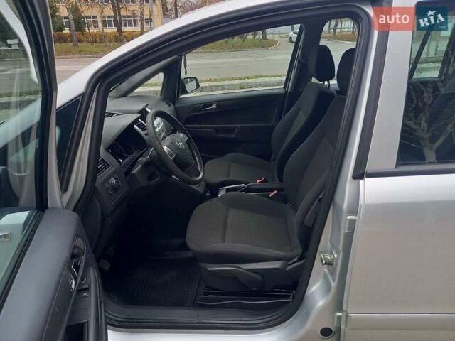 Серый Опель Зафира, объемом двигателя 1.6 л и пробегом 229 тыс. км за 6800 $, фото 8 на Automoto.ua