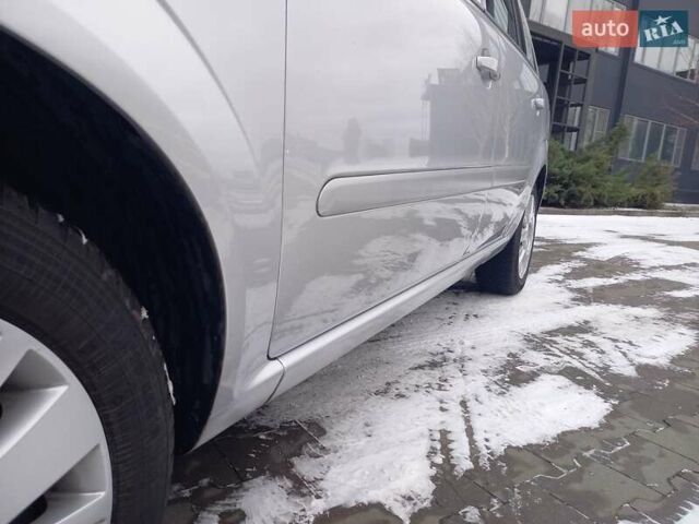 Сірий Опель Зафіра, об'ємом двигуна 1.6 л та пробігом 229 тис. км за 6850 $, фото 25 на Automoto.ua