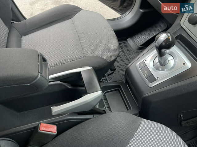 Серый Опель Зафира, объемом двигателя 1.8 л и пробегом 176 тыс. км за 5600 $, фото 39 на Automoto.ua