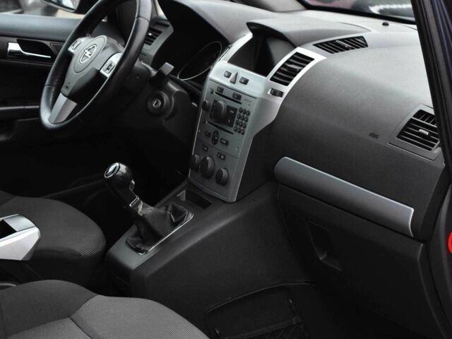 Серый Опель Зафира, объемом двигателя 1.7 л и пробегом 189 тыс. км за 6550 $, фото 11 на Automoto.ua