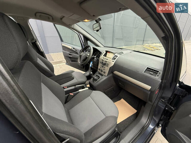 Серый Опель Зафира, объемом двигателя 1.6 л и пробегом 212 тыс. км за 6350 $, фото 44 на Automoto.ua