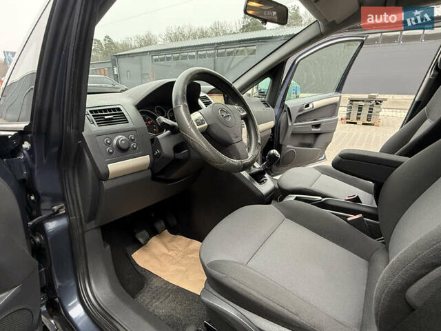 Серый Опель Зафира, объемом двигателя 1.6 л и пробегом 212 тыс. км за 6350 $, фото 35 на Automoto.ua