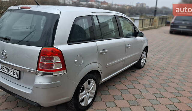 Серый Опель Зафира, объемом двигателя 1.7 л и пробегом 275 тыс. км за 7500 $, фото 3 на Automoto.ua