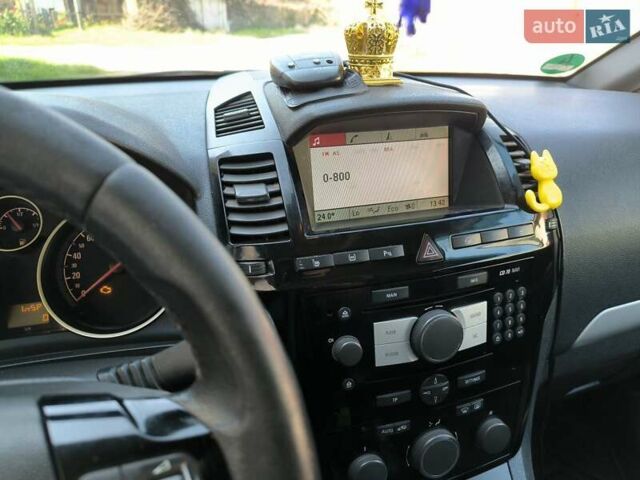 Серый Опель Зафира, объемом двигателя 1.7 л и пробегом 386 тыс. км за 5600 $, фото 4 на Automoto.ua