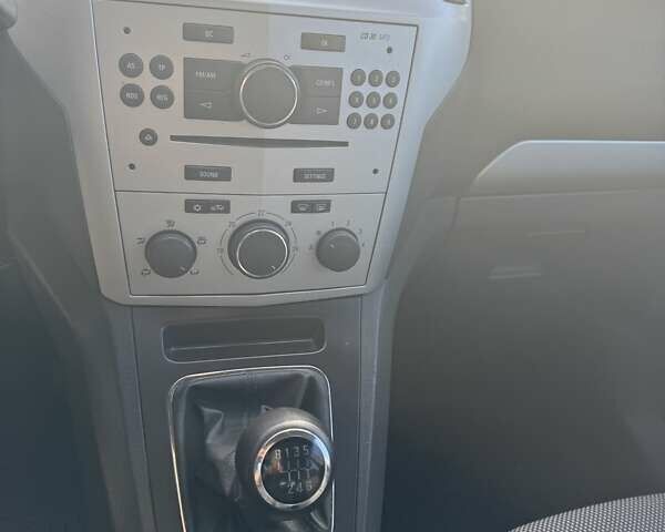 Сірий Опель Зафіра, об'ємом двигуна 1.6 л та пробігом 207 тис. км за 5300 $, фото 10 на Automoto.ua