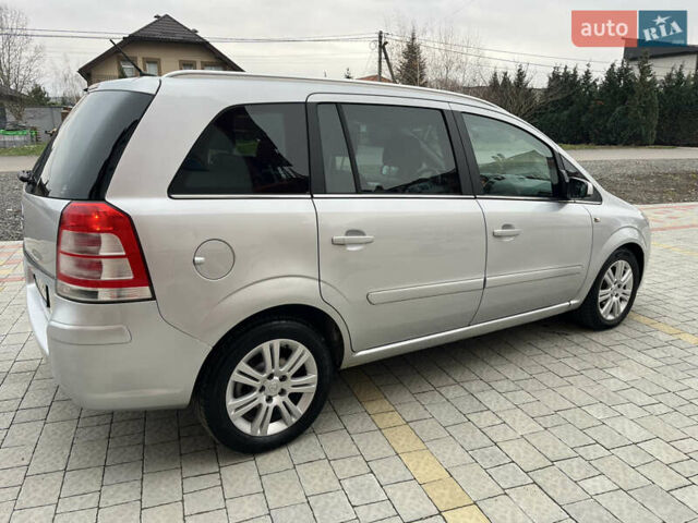 Серый Опель Зафира, объемом двигателя 1.7 л и пробегом 222 тыс. км за 6600 $, фото 5 на Automoto.ua