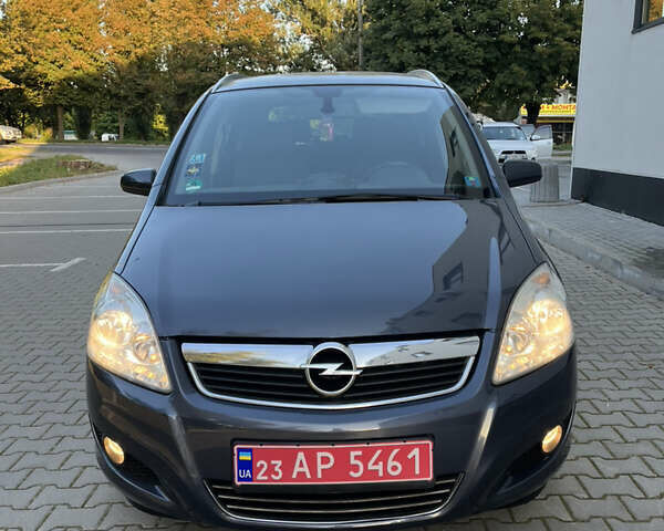Сірий Опель Зафіра, об'ємом двигуна 1.6 л та пробігом 240 тис. км за 7000 $, фото 1 на Automoto.ua