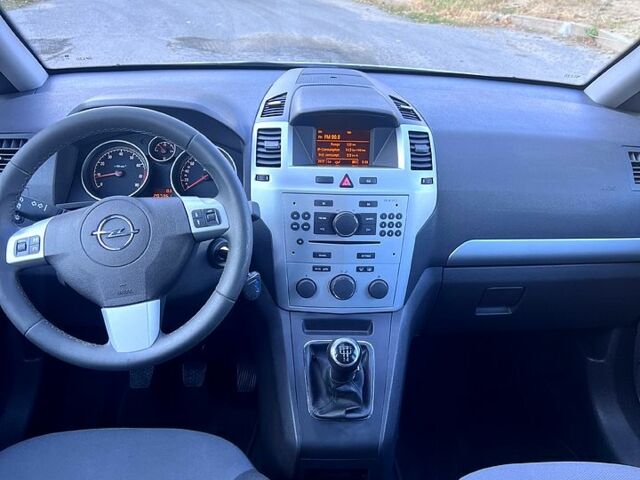 Серый Опель Зафира, объемом двигателя 1.6 л и пробегом 207 тыс. км за 6499 $, фото 10 на Automoto.ua