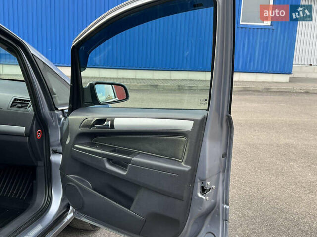 Серый Опель Зафира, объемом двигателя 1.7 л и пробегом 242 тыс. км за 6399 $, фото 22 на Automoto.ua