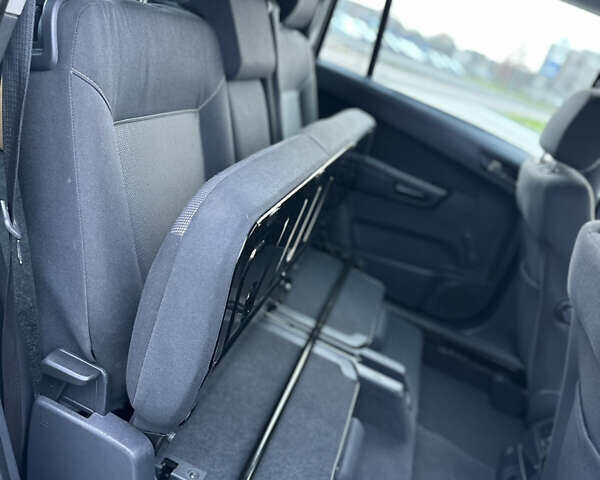 Серый Опель Зафира, объемом двигателя 1.6 л и пробегом 181 тыс. км за 6500 $, фото 75 на Automoto.ua