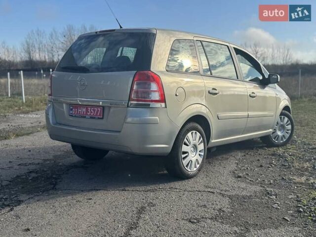 Серый Опель Зафира, объемом двигателя 1.6 л и пробегом 205 тыс. км за 5450 $, фото 3 на Automoto.ua