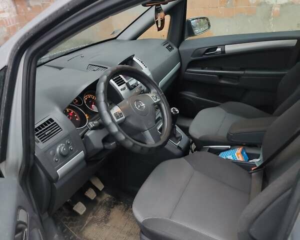 Сірий Опель Зафіра, об'ємом двигуна 1.6 л та пробігом 231 тис. км за 5500 $, фото 5 на Automoto.ua