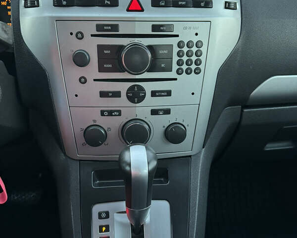 Серый Опель Зафира, объемом двигателя 1.9 л и пробегом 254 тыс. км за 7700 $, фото 36 на Automoto.ua