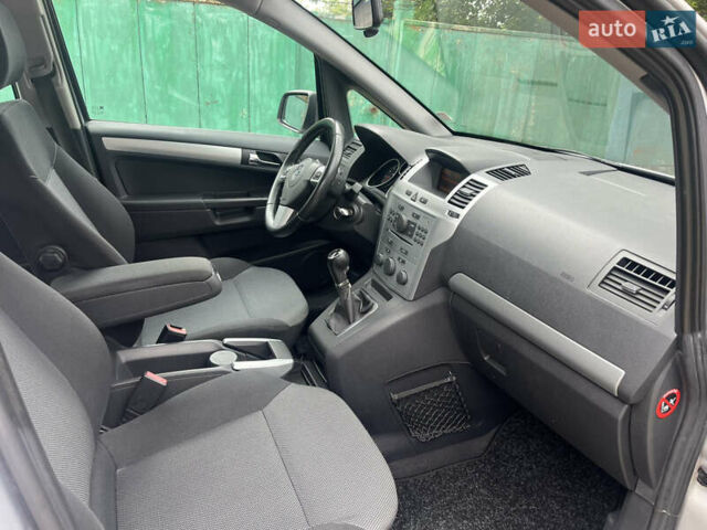 Серый Опель Зафира, объемом двигателя 1.6 л и пробегом 210 тыс. км за 6650 $, фото 57 на Automoto.ua