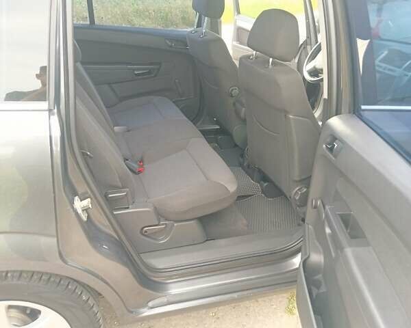 Серый Опель Зафира, объемом двигателя 1.9 л и пробегом 256 тыс. км за 7800 $, фото 11 на Automoto.ua