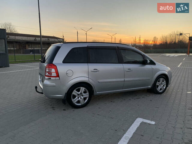 Серый Опель Зафира, объемом двигателя 1.8 л и пробегом 215 тыс. км за 6200 $, фото 2 на Automoto.ua